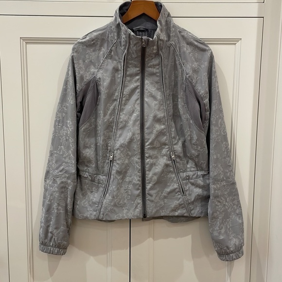 Lululemon Travel to Track Jacket Gray—Excellent Condition! Pockets-Lightweight-4 - Picture 3 of 13